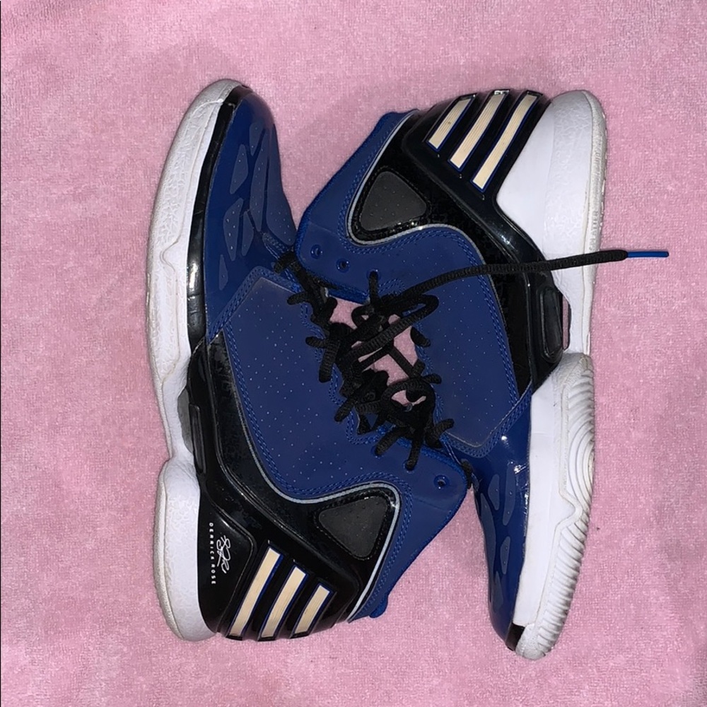 Worn Derrick Rose 2.5 Sneakers in blue